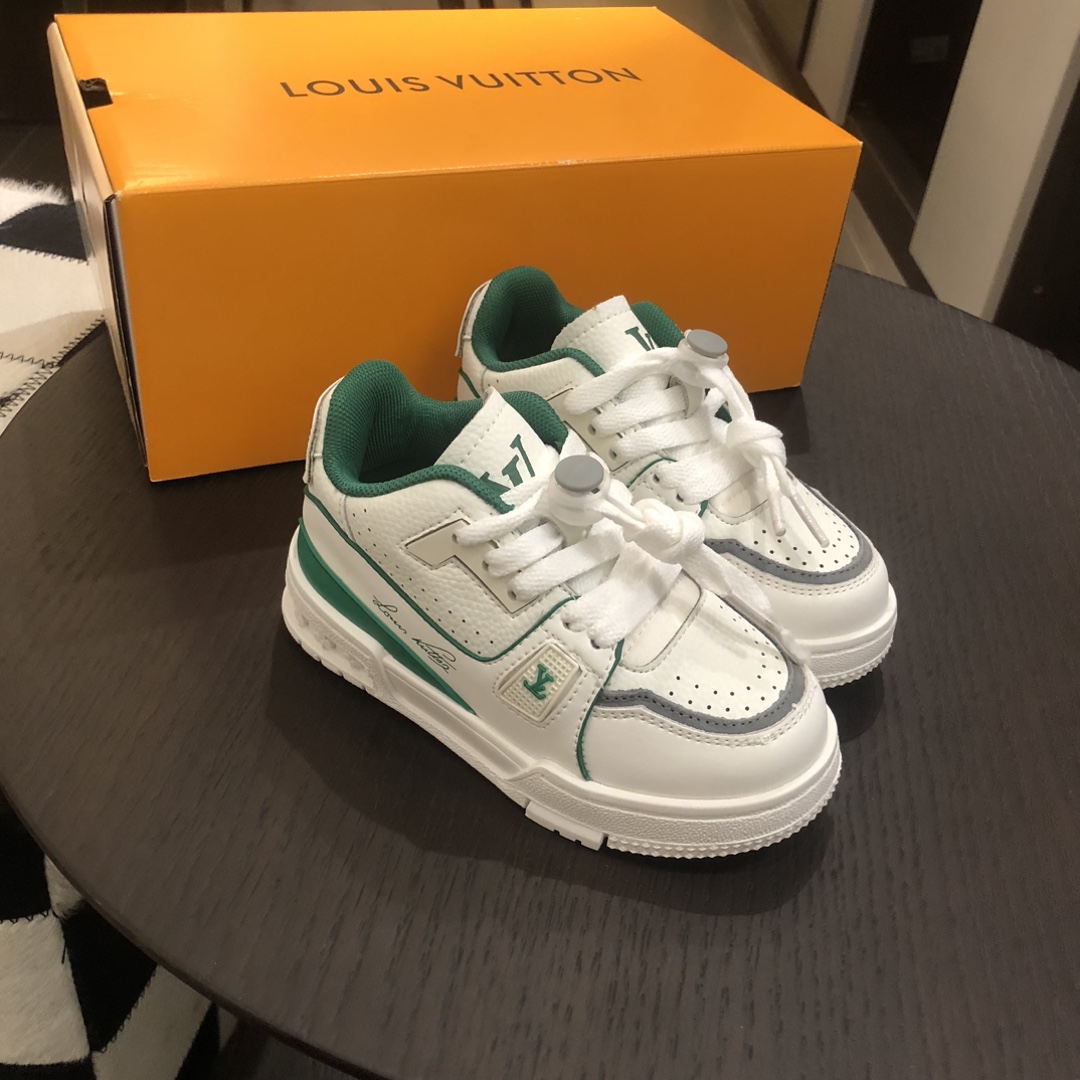 Children's shoes child